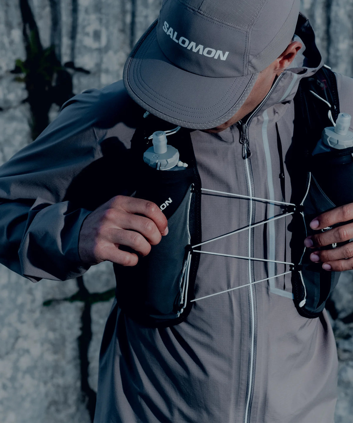 Salomon ADV Skin 12 Schwarz/Grau Trinkweste, Detail von Material und Verarbeitung