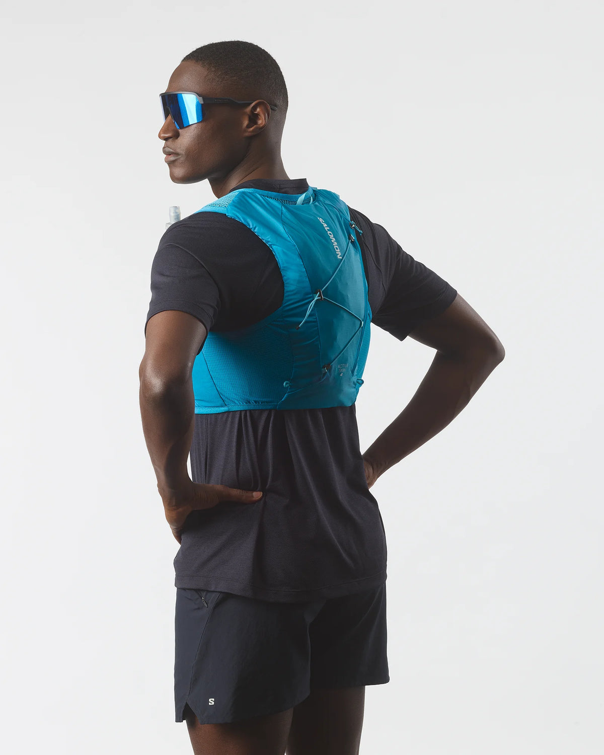 Gilet d’hydratation Salomon Active Skin 4 bleu ciel, vue de dos