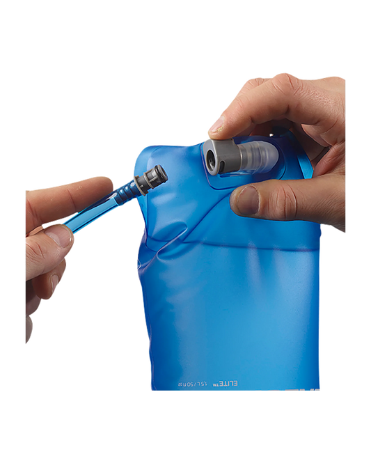 Poche à eau Salomon Soft Reservoir 1,5 L, détail du tuyau et du raccord
