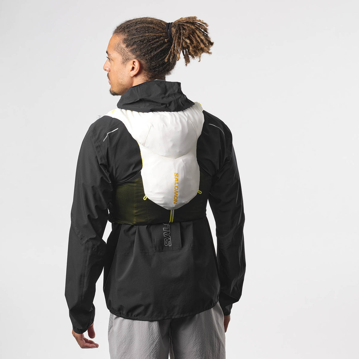 Gilet d’hydratation Salomon ADV Skin 5 jaune et noir, détail latéral