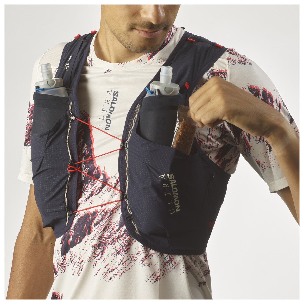 Gilet d’hydratation Salomon S/LAB Ultra 10 noir, détail du compartiment arrière