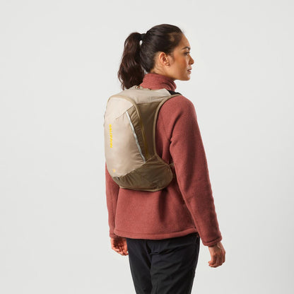 Vista adicional de la mochila Salomon Cross 12 Beige