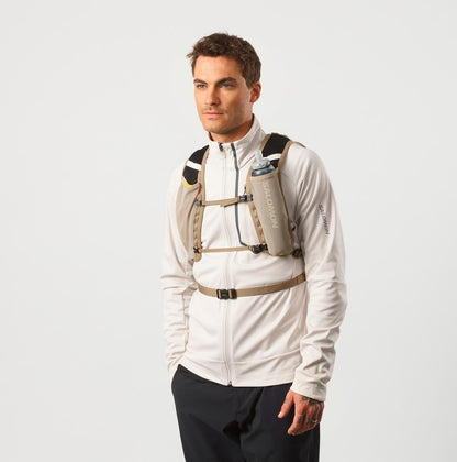 Detalle de la mochila Salomon Cross 12 Beige